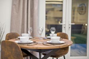 Modern 4 Bed 4 Bath Home in Reading Perfect for Business and Contractors with Free Parking