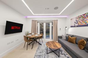 Modern 4 Bed 4 Bath Home in Reading Perfect for Business and Contractors with Free Parking