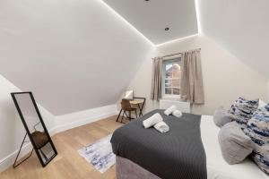 Modern 4 Bed 4 Bath Home in Reading Perfect for Business and Contractors with Free Parking