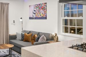 Modern 4 Bed 4 Bath Home in Reading Perfect for Business and Contractors with Free Parking