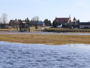 House by the Śliwno-Waniewo footbridge, close to the park
