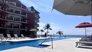 VIVO 2 Bedroom Ocean Front Condo 180 degree ocean views