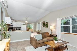 Modern Comfort Near Portal Park - Pet Friendly