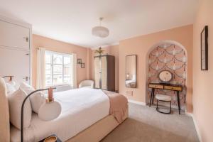 Cosy 3 Bed Cottage in Windsor, Perfect for Small Families & Couples, Sleeps 5