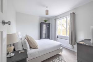 Cosy 3 Bed Cottage in Windsor, Perfect for Small Families & Couples, Sleeps 5
