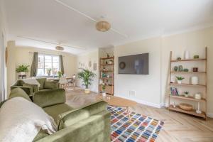 Cosy 3 Bed Cottage in Windsor, Perfect for Small Families & Couples, Sleeps 5