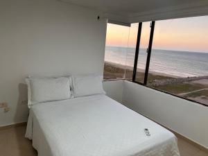 R11 Riohacha lindo, cómodo y seguro apartamento con balcón mirando el mar