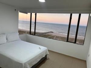R11 Riohacha lindo, cómodo y seguro apartamento con balcón mirando el mar