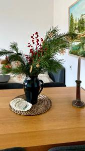 Spacious Old Town Apt, 3 Rooms, Sleeps 6-7