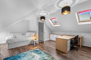 Spacious 5 Bed House in Reading by Amber Stays, Perfect for Business & Contractors, Sleeps 12