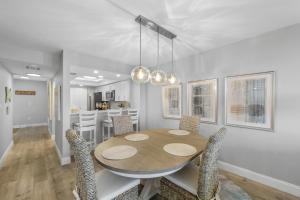 South Seas East B-407