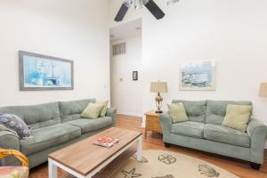 New Listing Private Pool Hot Tub & Walk to Beach