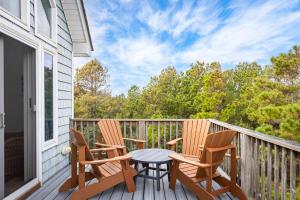 New Listing Private Pool Hot Tub & Walk to Beach