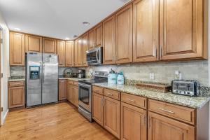 Amazing OKI Home with Guest Apt Pool Grill Area