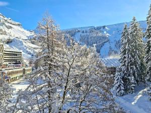 Appartement rénové près des pistes - Balcon, 56 pers. - FR-1-425-47