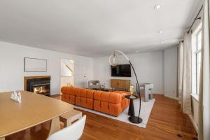 Marbella Lane - Vibrant 5BR Home in Daly City