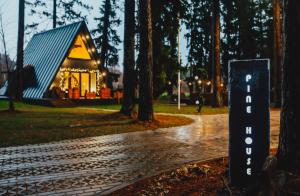 Pine house with sauna and hot tub