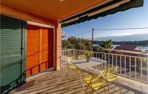 Lovely Apartment In Karbuni With House Sea View