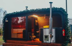Pine house with sauna and hot tub
