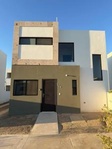 Cozy Modern Retreat with Pool