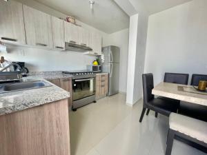 3 Bedroom House wit Pool Access