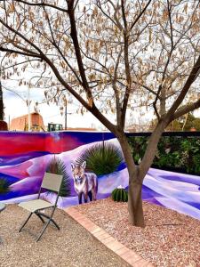 Downtown Midcentury Studio plus 3 mins to Farmers Mkt