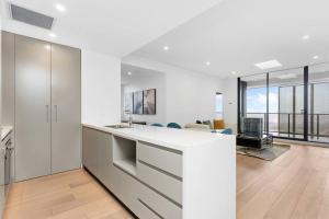 Sky Gardens Unit with City and River Views