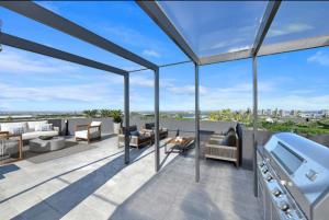Sky Gardens Unit with City and River Views