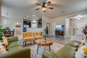 Modern, Roomy Getaway by SeaWorld and Lackland