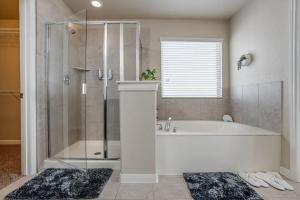 Modern, Roomy Getaway by SeaWorld and Lackland