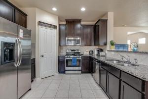 Modern, Roomy Getaway by SeaWorld and Lackland