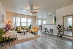 Modern, Roomy Getaway by SeaWorld and Lackland