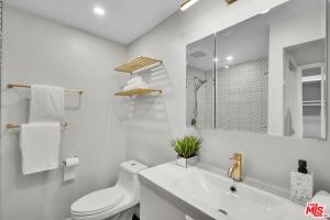 Echo Lake view condo - newly renovated - centrally located