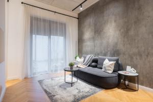 NG Charm in Old Town Apt w-Terrace & Netflix