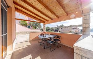 2 Bedroom Beautiful Apartment In Karbuni