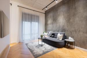 NG Charm in Old Town Apt w-Terrace & Netflix