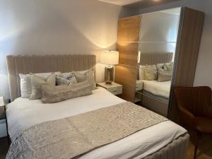 Westferry Deluxe Penthouse