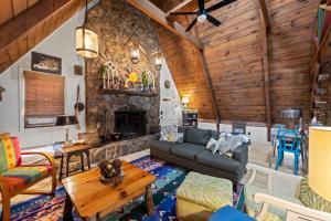 Triple Porch with Views - Near Brow Park & Downtown