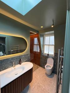 2br Brand New Mews House