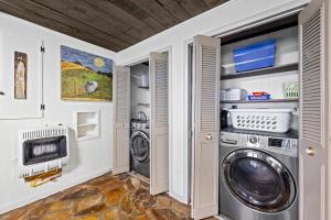 Triple Porch with Views - Near Brow Park & Downtown