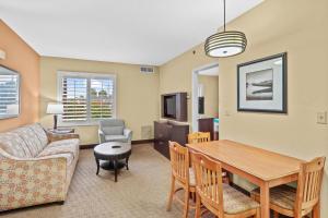 Cozy Orlando Getaway with Pool Access