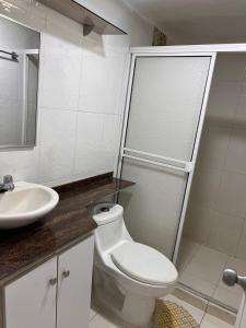 R11 Riohacha lindo, cómodo y seguro apartamento con balcón mirando el mar