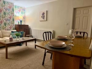 The Lily•Central Beeston•Private Apartment•SmartTV•Free Wi-Fi•Tram•