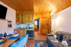 Chaberton Romantic Retreat Ski In Ski Out - Happy Rentals