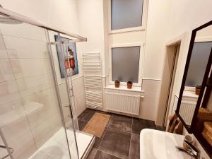 Riesiges City Loft - Billiard, Dart und 85 Zoll TV