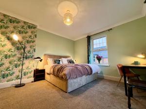 The Lily•Central Beeston•Private Apartment•SmartTV•Free Wi-Fi•Tram•