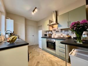 The Lily•Central Beeston•Private Apartment•SmartTV•Free Wi-Fi•Tram•