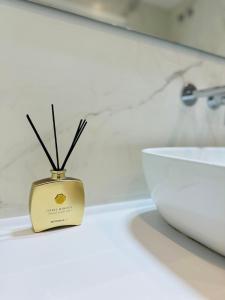 Luxury Apartment with Private Rooftop & Jacuzzi