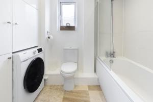 Modern & Comfy Fulham 1-Bed Apt by StayStayStay