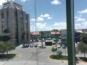 Bonita casa a pie de los arcos con restaurantes